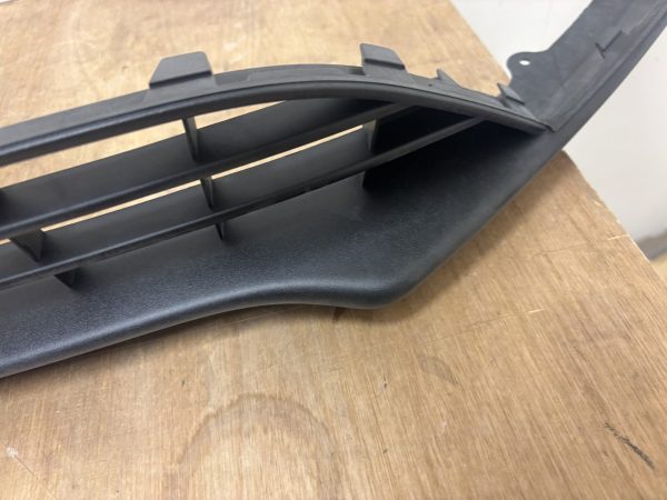 Ford Focus Front Lower Grill 14-18 P.n F1EB-17B635-A (New+Gen) - Image 2