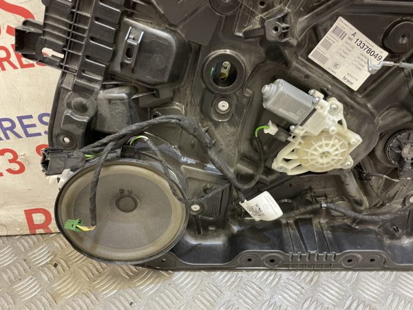 Mercedes A Class W177 Front Right Window/Latch Mechanism - Image 3