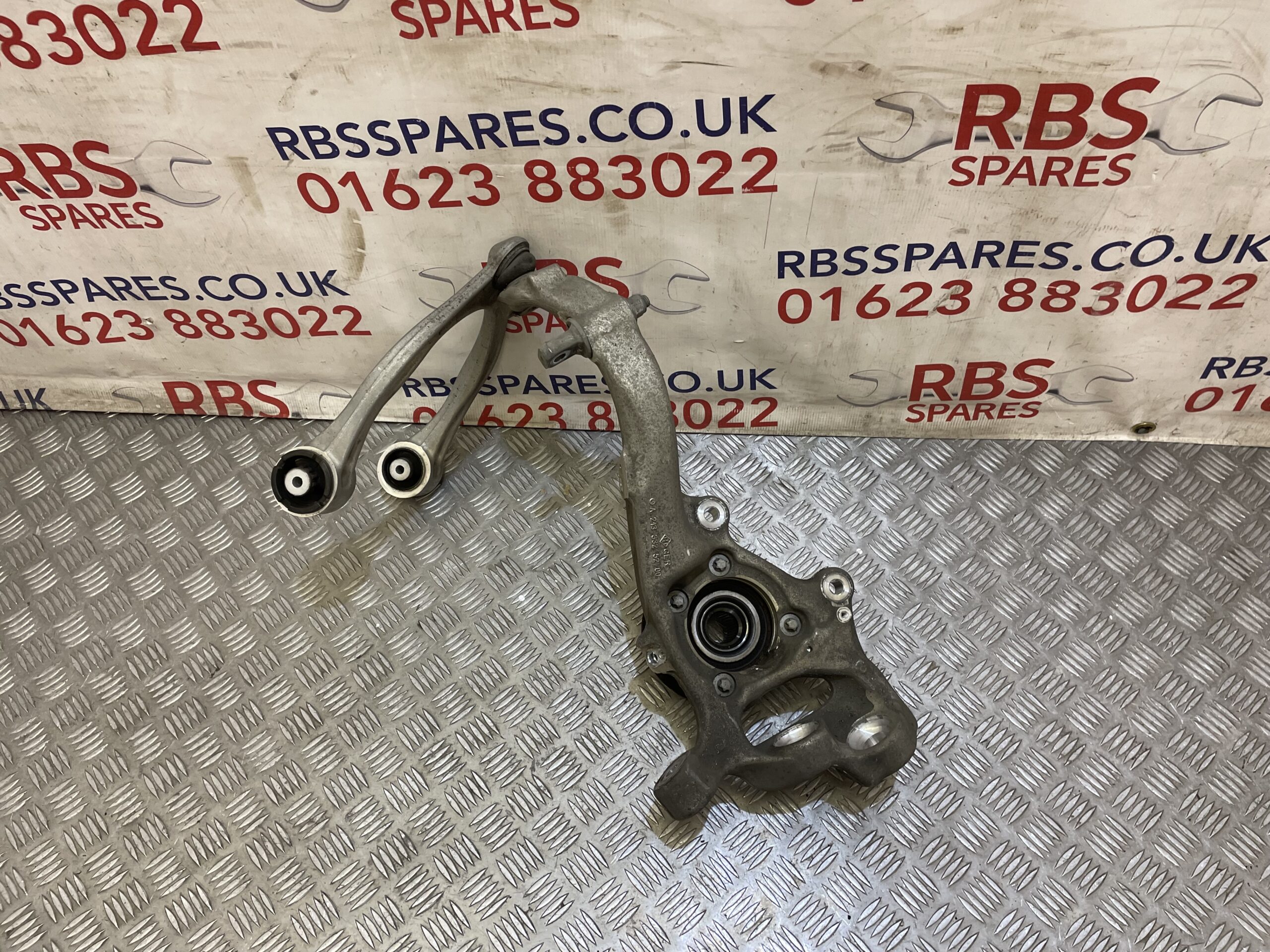 Mercedes E Class W213 Front Right Wheel Hub + Wishbone Part No. A2133325200 - Image 4