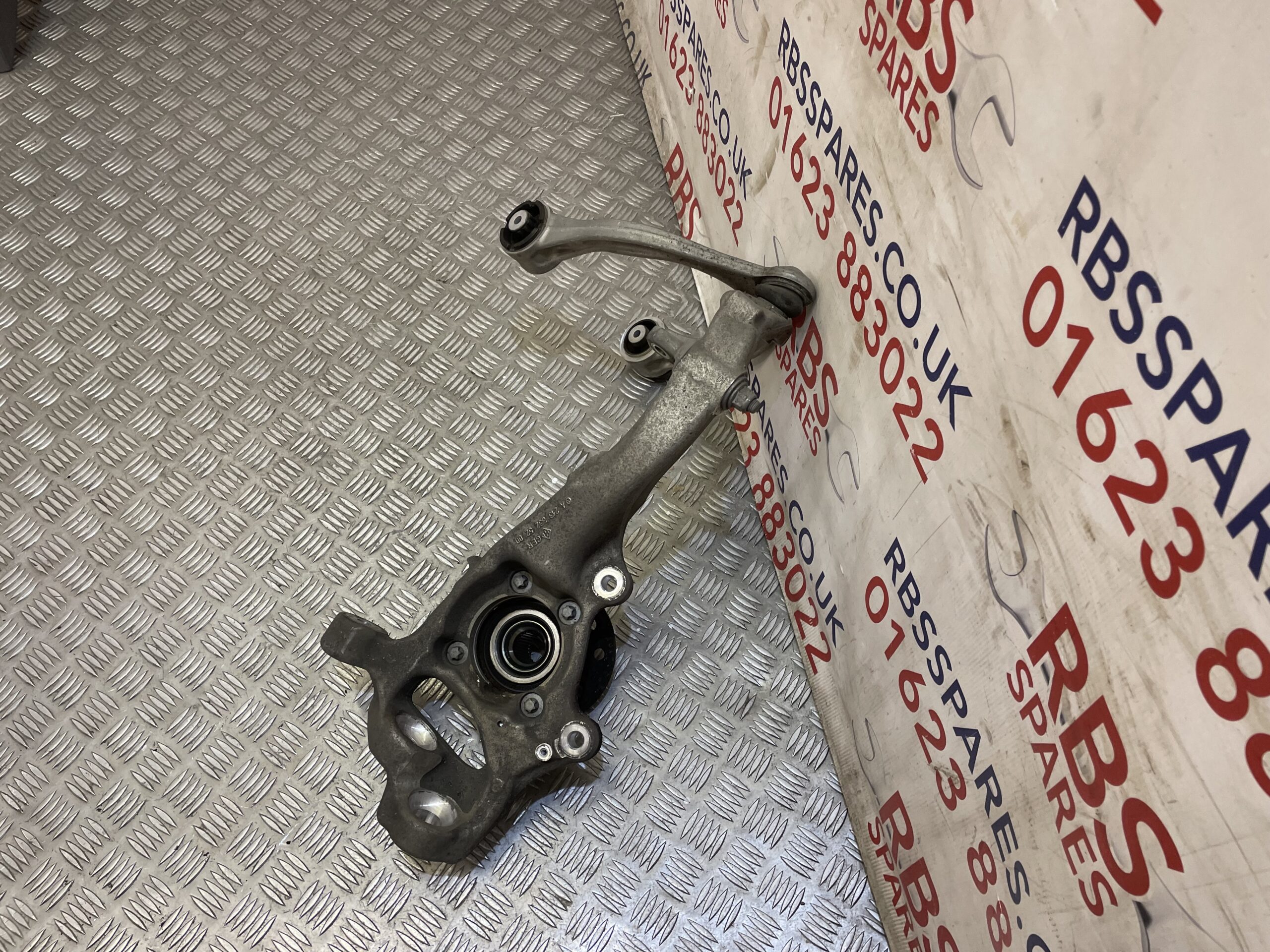 Mercedes E Class W213 Front Right Wheel Hub + Wishbone Part No. A2133325200 - Image 5