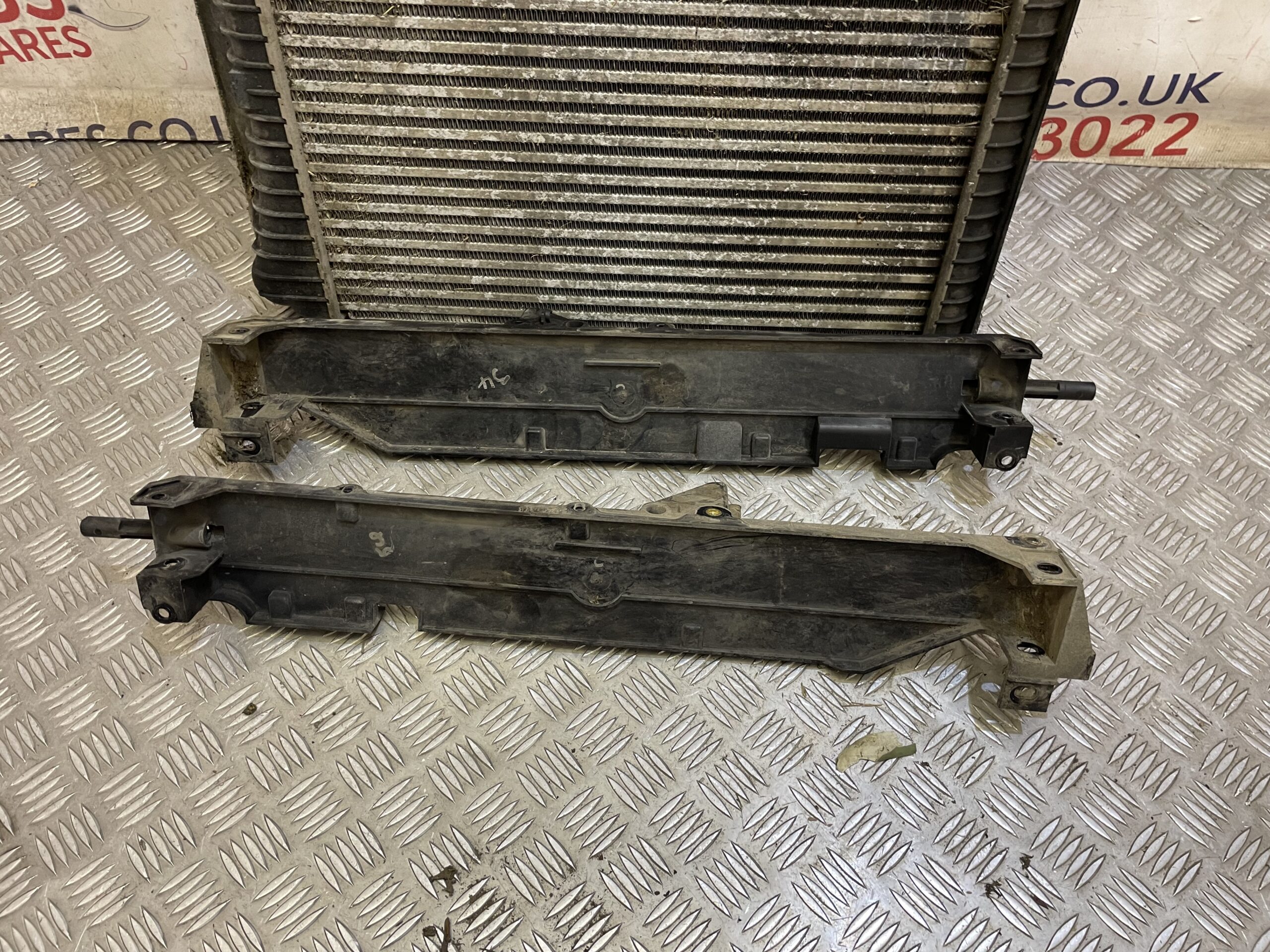 Land Rover Discovery 4 Intercooler Radiator 3.0L TDI - Image 4
