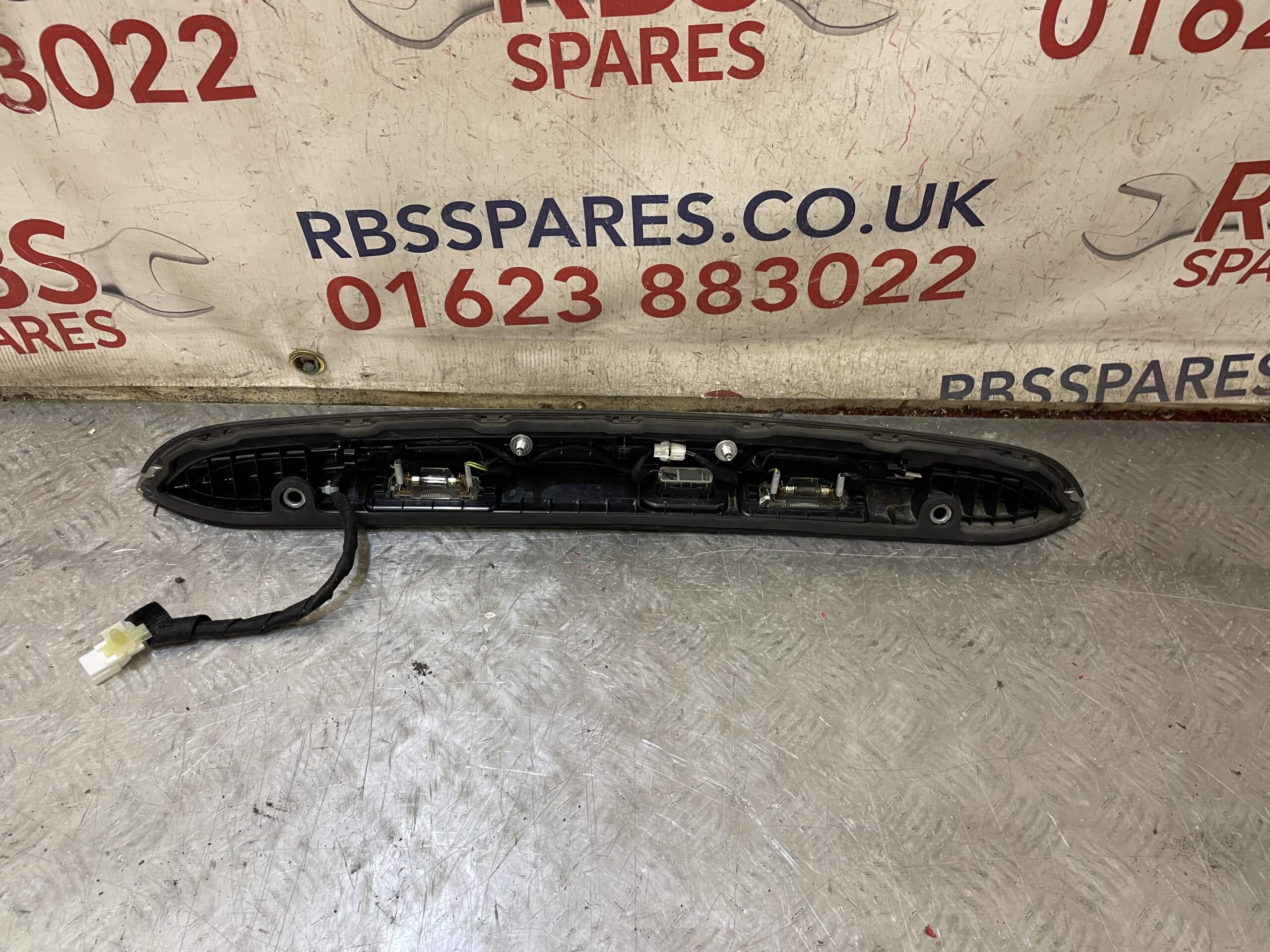 Maserati Ghibli M157 Rear Tailgate Trim Part No. 670017272 - Image 2