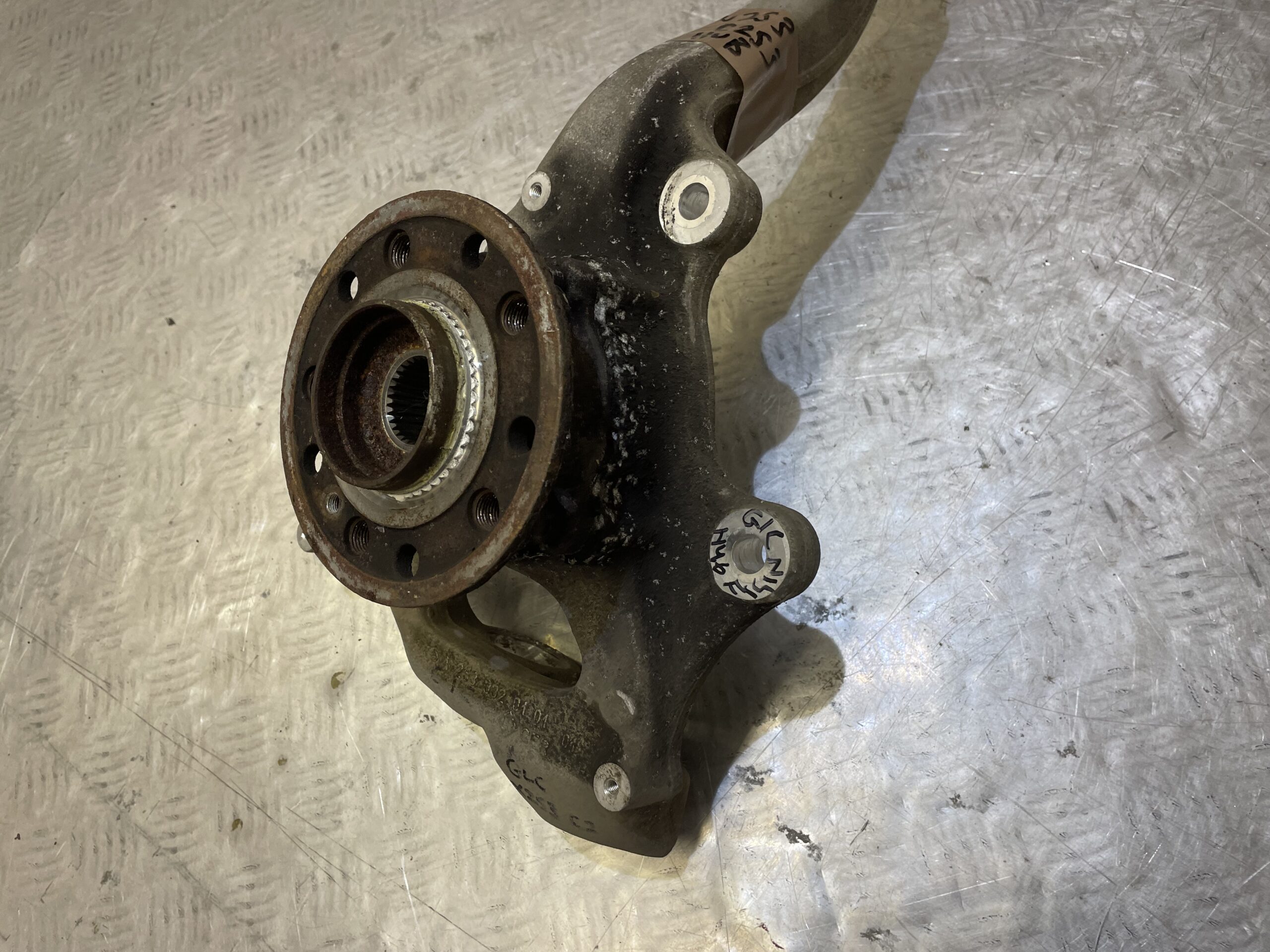 Mercedes Glc W253 X253 Front Left Hub Part No. A2533320101 - Image 2