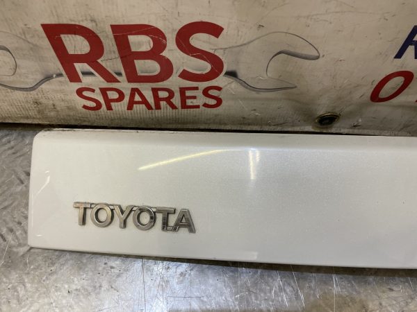 Toyota Prius Tailgate Trim 10-15 P/n 76811-47070 - Image 2