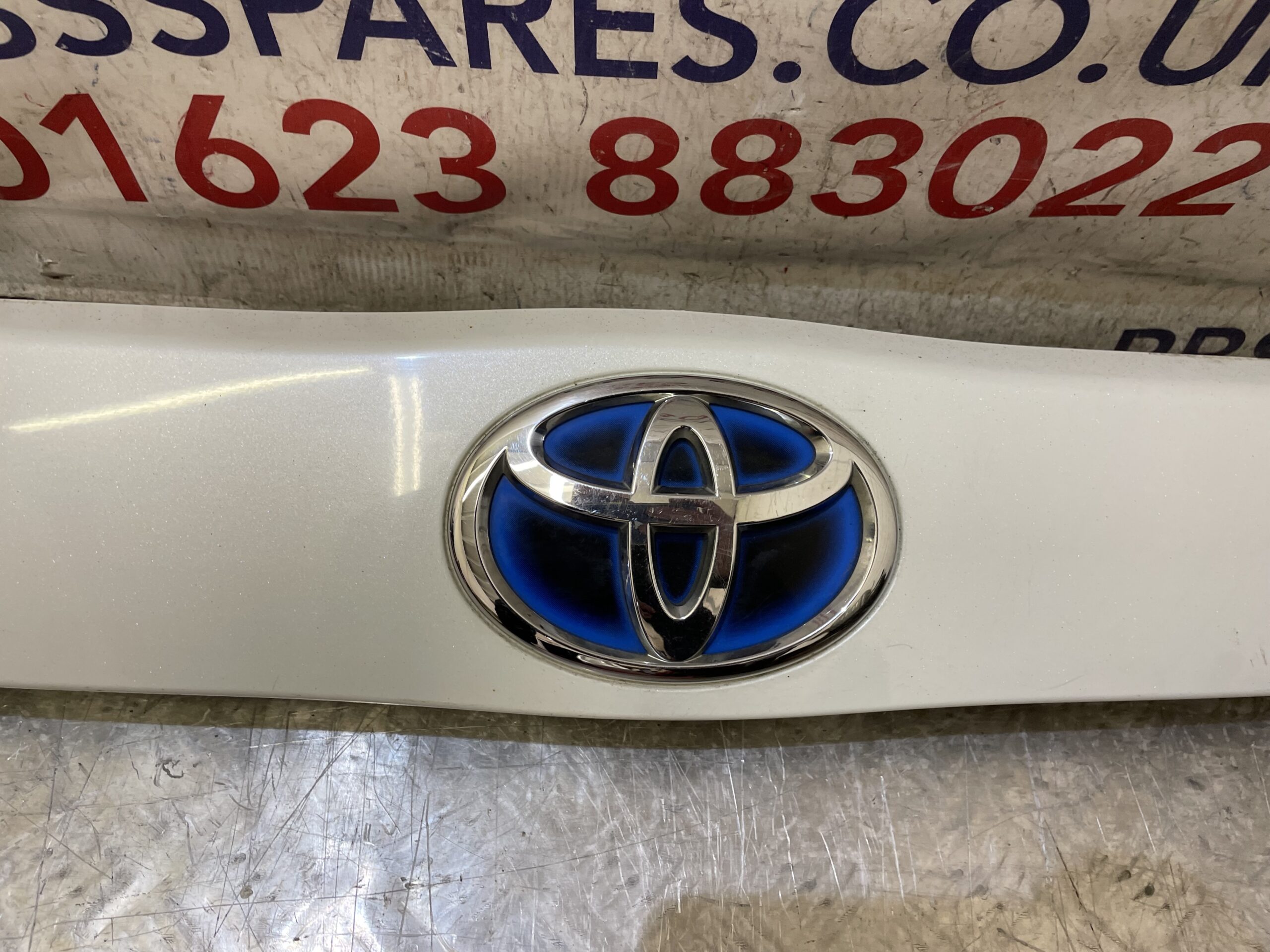 Toyota Prius Tailgate Trim 10-15 P/n 76811-47070 - Image 7