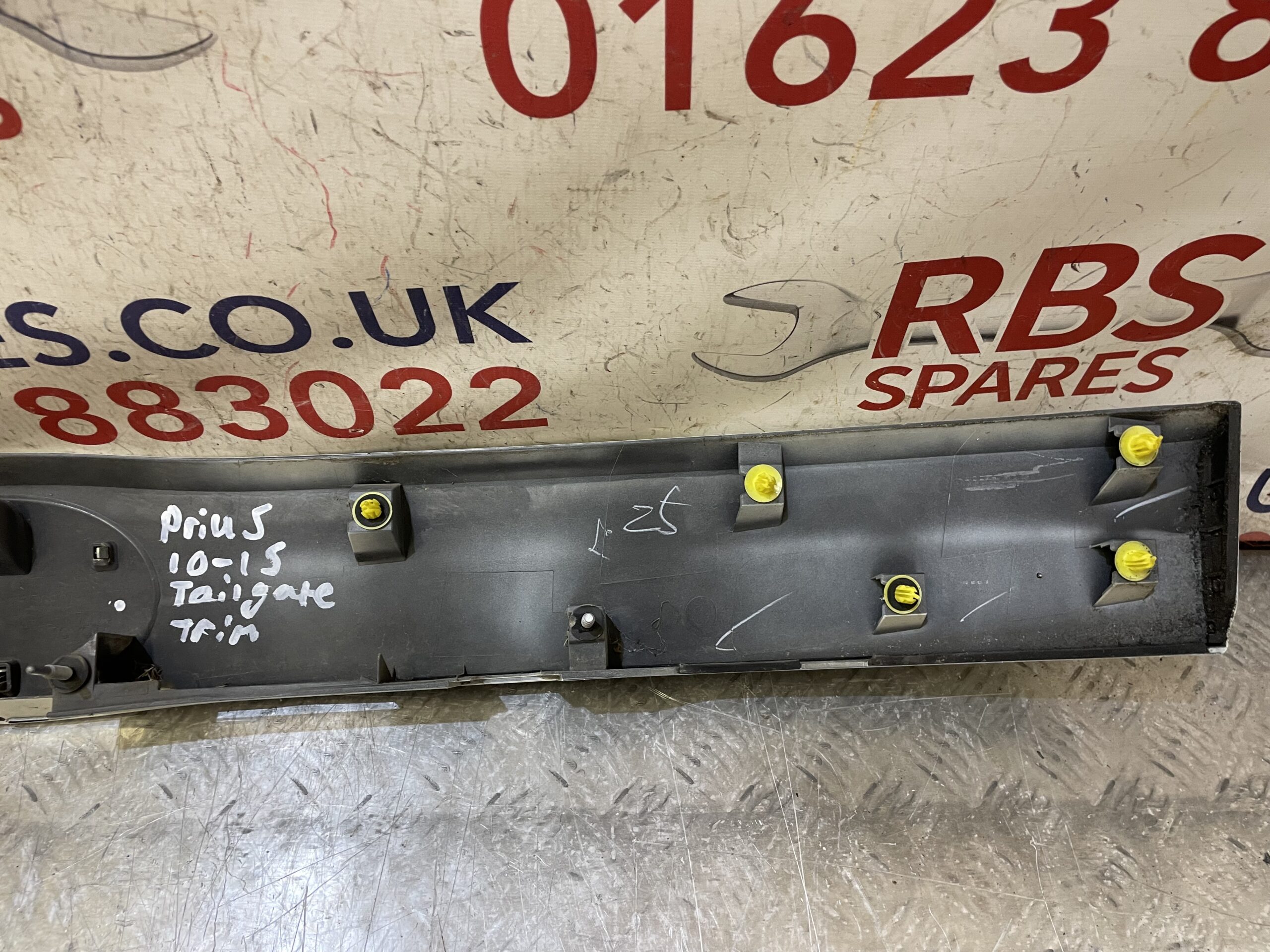 Toyota Prius Tailgate Trim 10-15 P/n 76811-47070 - Image 5