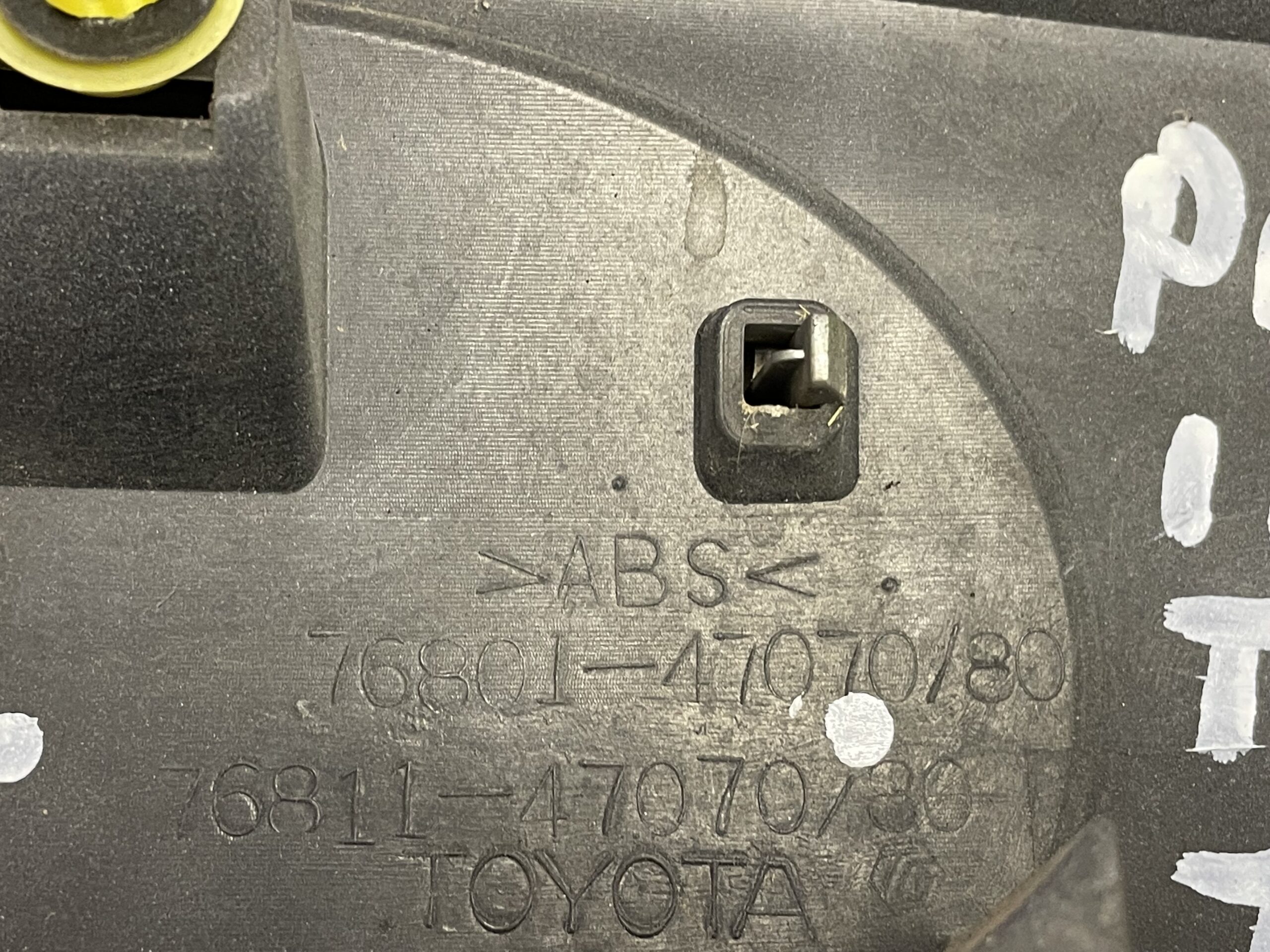 Toyota Prius Tailgate Trim 10-15 P/n 76811-47070 - Image 3