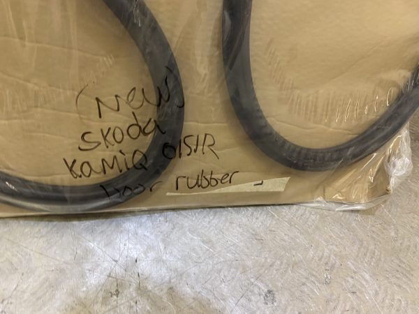 Skoda Kamiq Rear Right Door Rubber Seal Part No. 658867368C (New+Gen) - Image 2