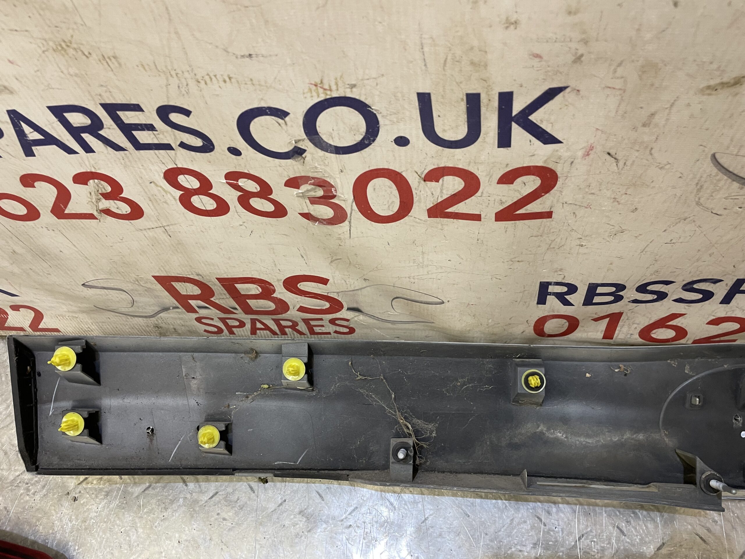 Toyota Prius Tailgate Trim 10-15 P/n 76811-47070 - Image 4