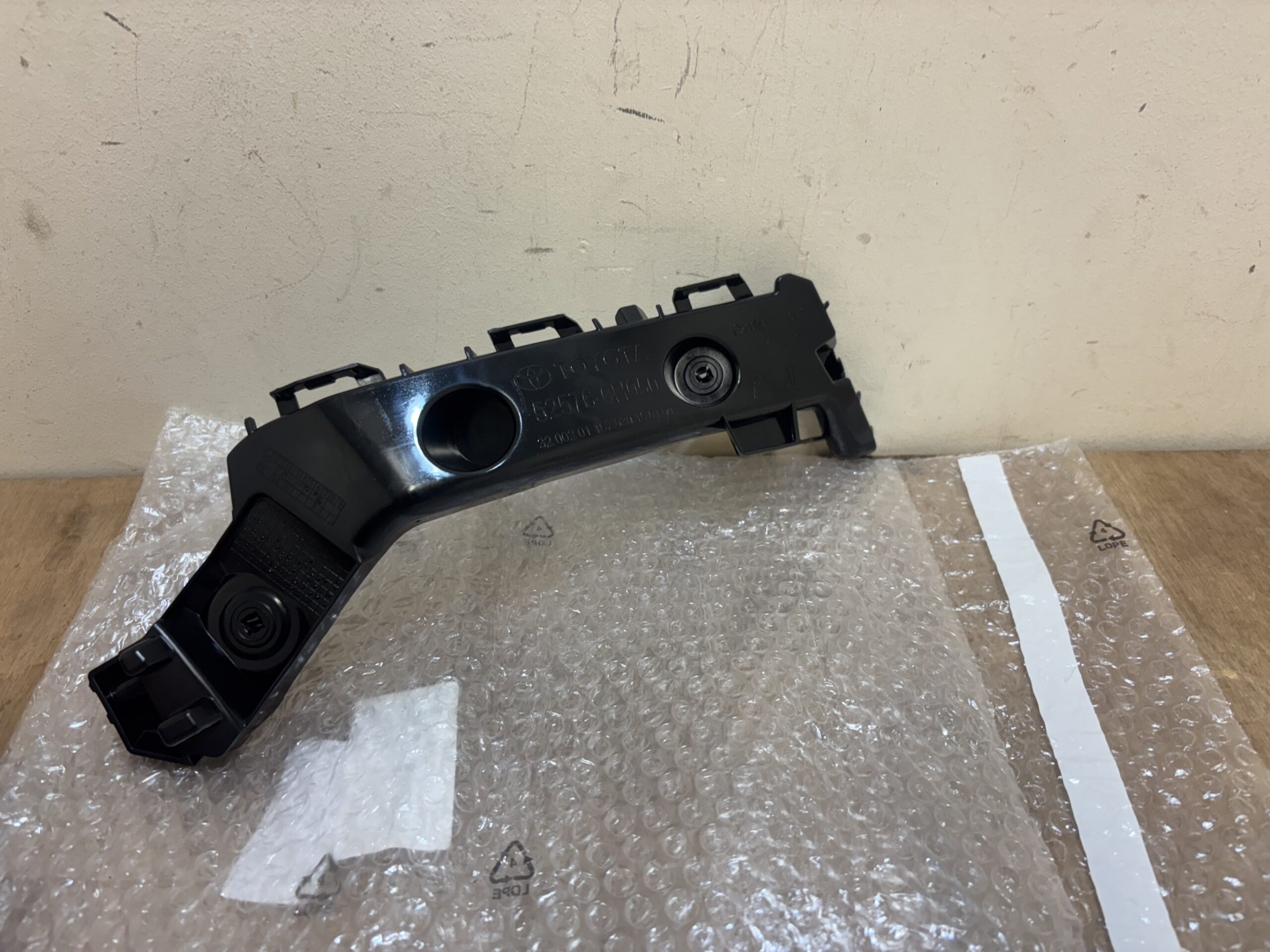 Toyota Aygo X Rear Bumper Bracket Left P.n 52576-0H050