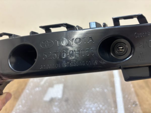 Toyota Aygo X Rear Bumper Bracket Left P.n 52576-0H050 - Image 2