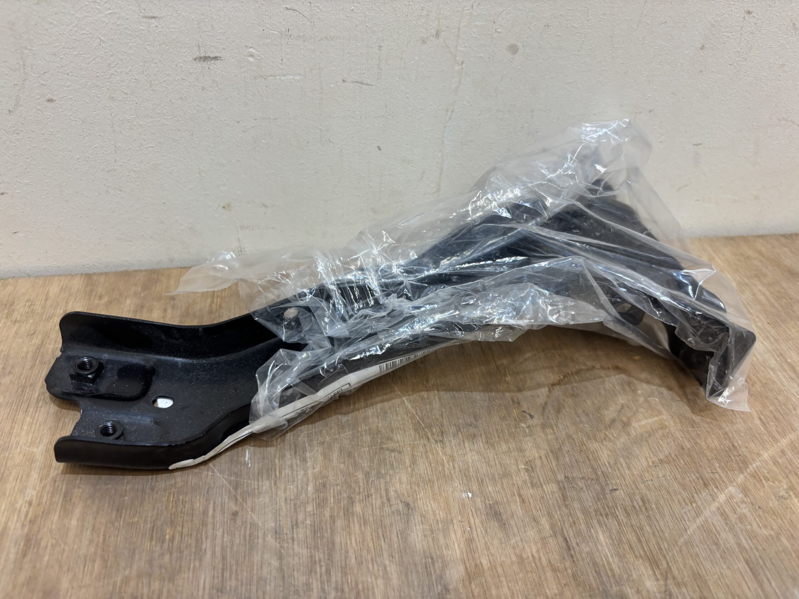 Audi A3 8Y Wing Bracket Left 20-On P.n 8Y0821131