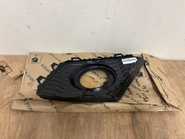 Seat Arona Fog Light Grill Left P.n 6F9853665 - Image 2