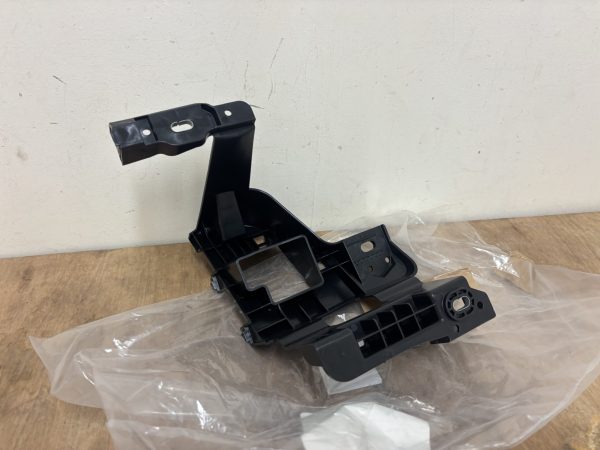 Vauxhall Crossland Front Bumper Bracket Left 17-On P.n YQ00707580 - Image 2
