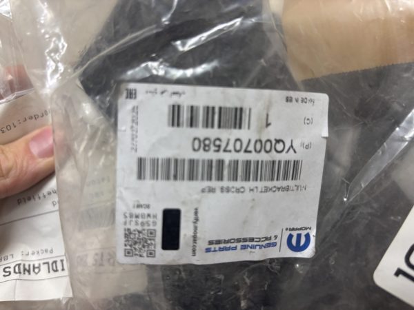 Vauxhall Crossland Front Bumper Bracket Left 17-On P.n YQ00707580 - Image 3