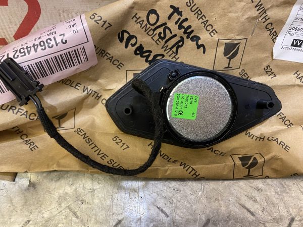 Volkswagen Tiguan Speaker Cover Rear Right Side Part No. 5NA868160D - Image 4
