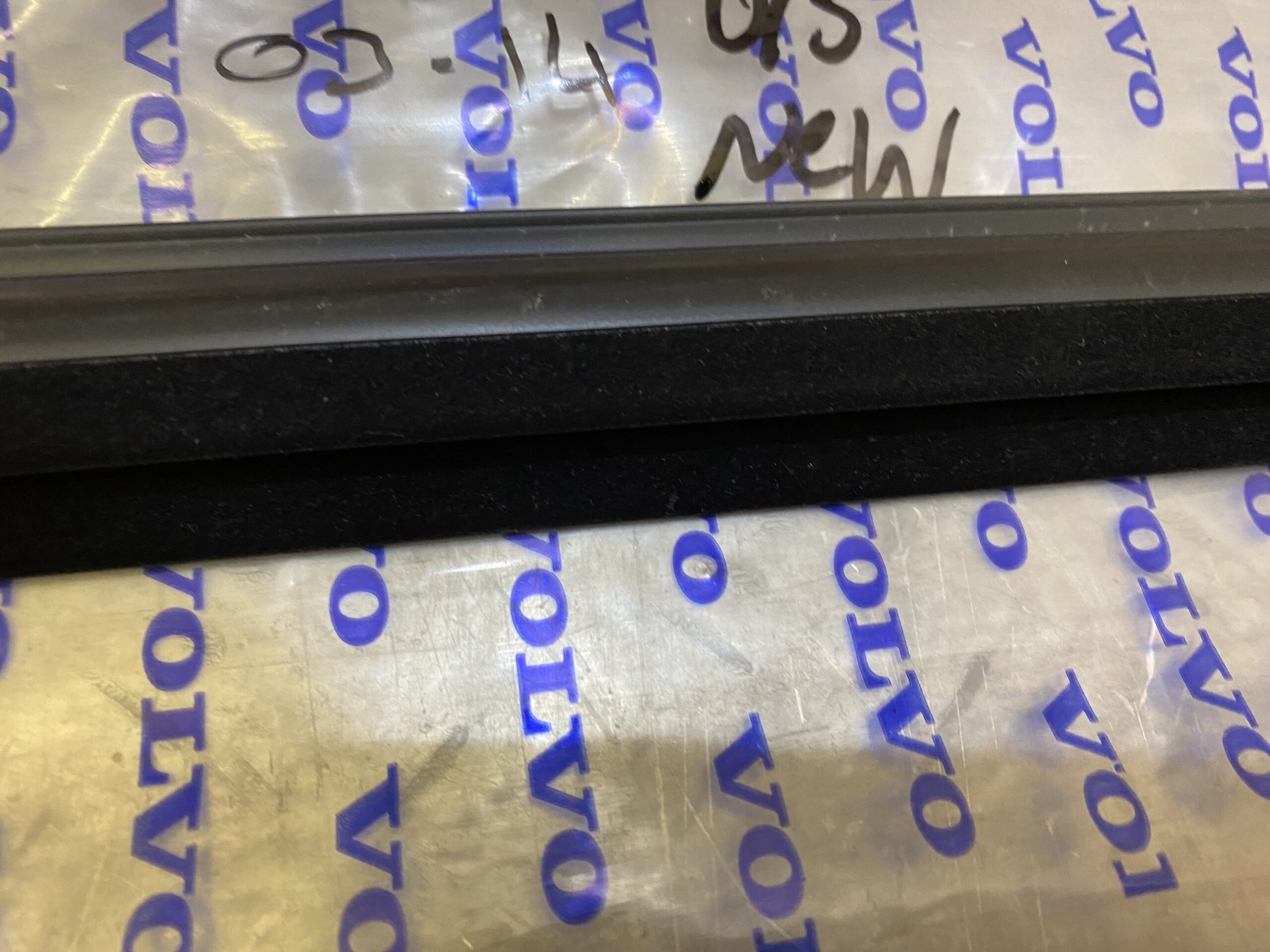 Volvo XC90 Front Right Window Belt Weatherstrip 2004-2014 Part No. 30745498 - Image 5