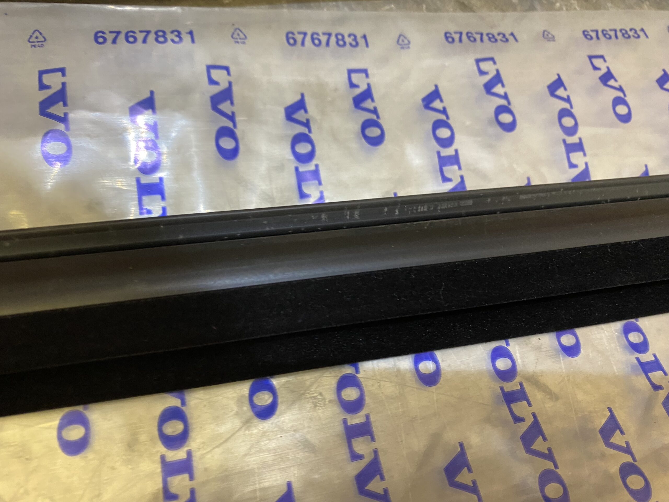 Volvo XC90 Front Right Window Belt Weatherstrip 2004-2014 Part No. 30745498 - Image 4