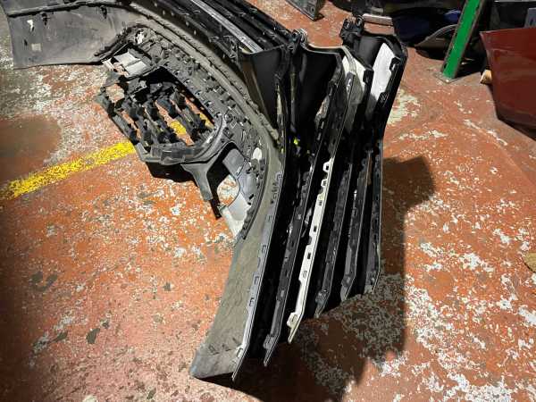 Range Rover Velar L560 Rear Bumper 2017-On Part No. J8A2-17A958 - Image 3