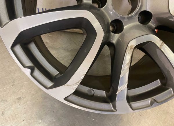 Maserati Ghibli 19" Alloy Wheel 8.5J ET44 Part No. 670044699 - Image 4