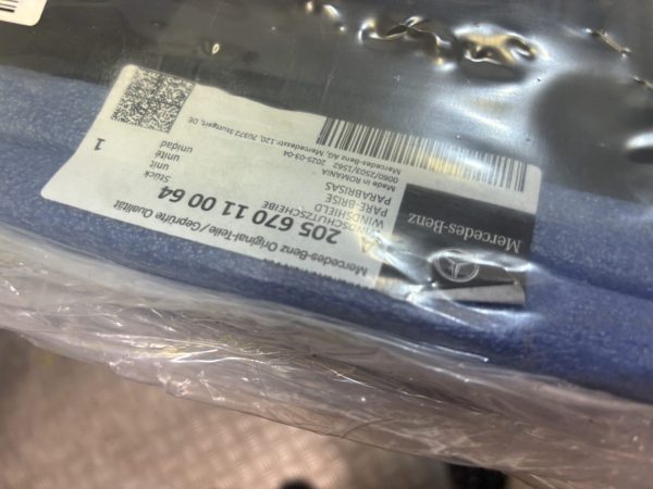 Mercedes C Class W205 Front Windscreen P.n A205670110064 - Image 4