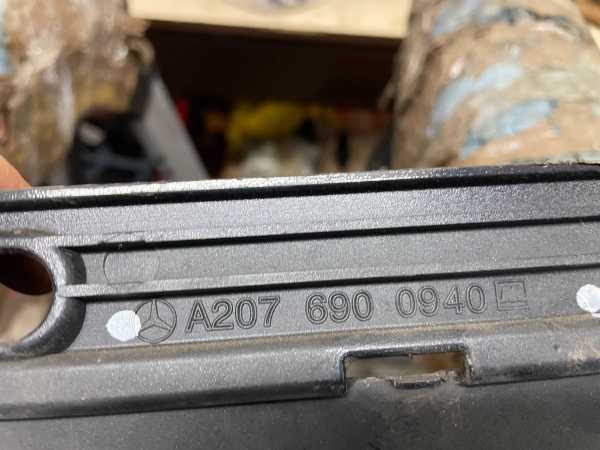 Mercedes E Class Coupe W207 Left Side Skirt 09-16 P.n A2076900940 - Image 11