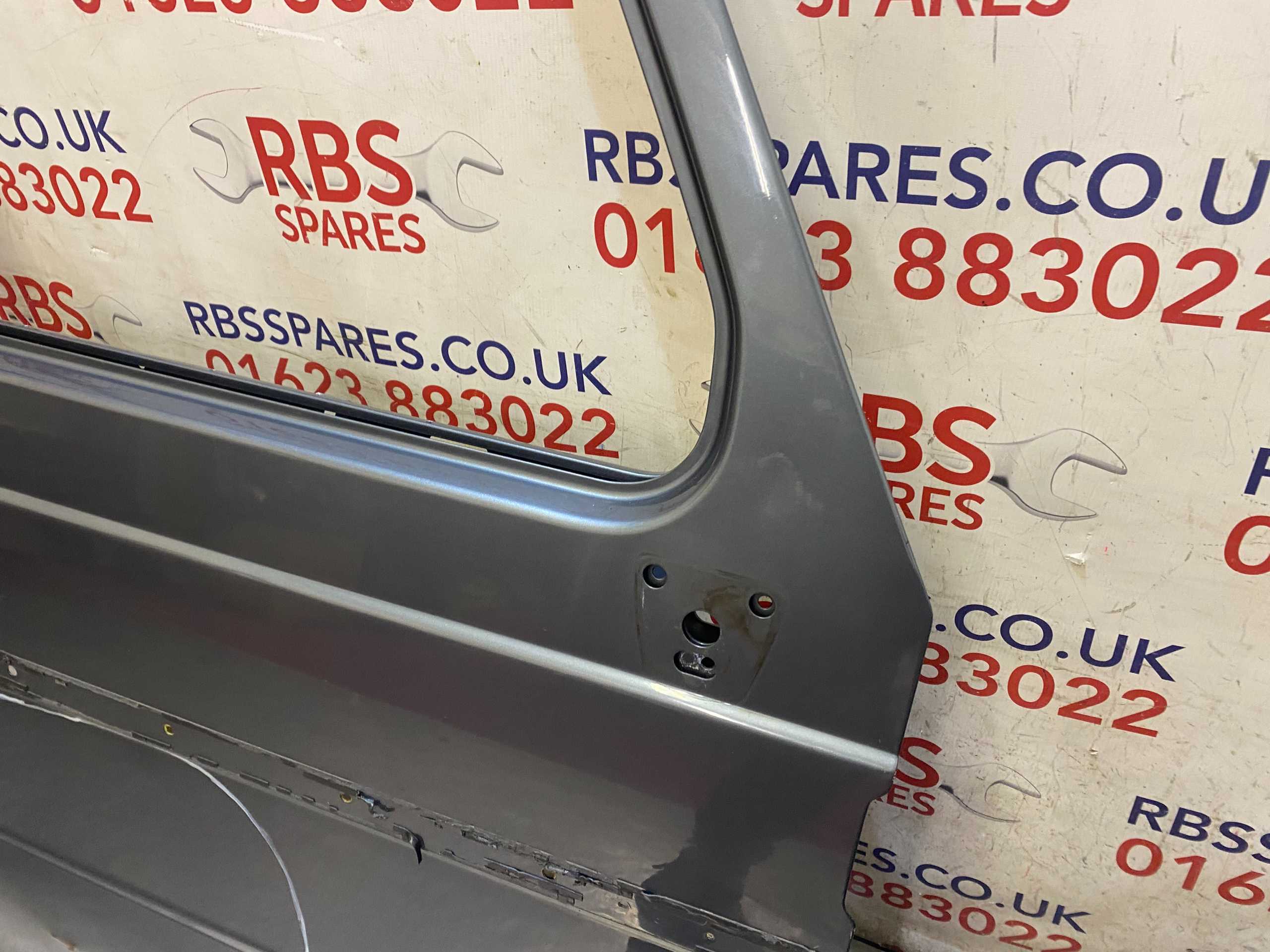 Mercedes G Class W463 Door Front Right 02-18 - Image 3