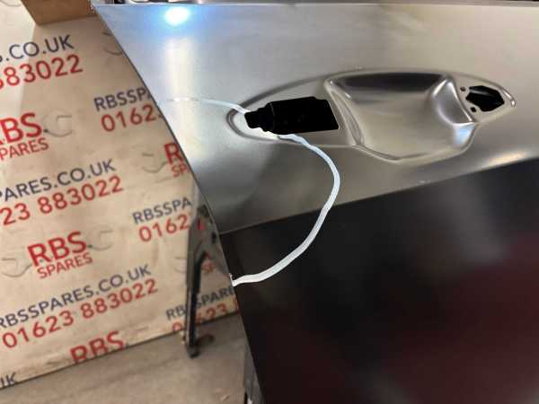 Kia Sportage Door Front Right 22-On P.n 76004-R2010 - Image 2