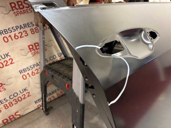 Kia Sportage Door Front Right 22-On P.n 76004-R2010 - Image 3