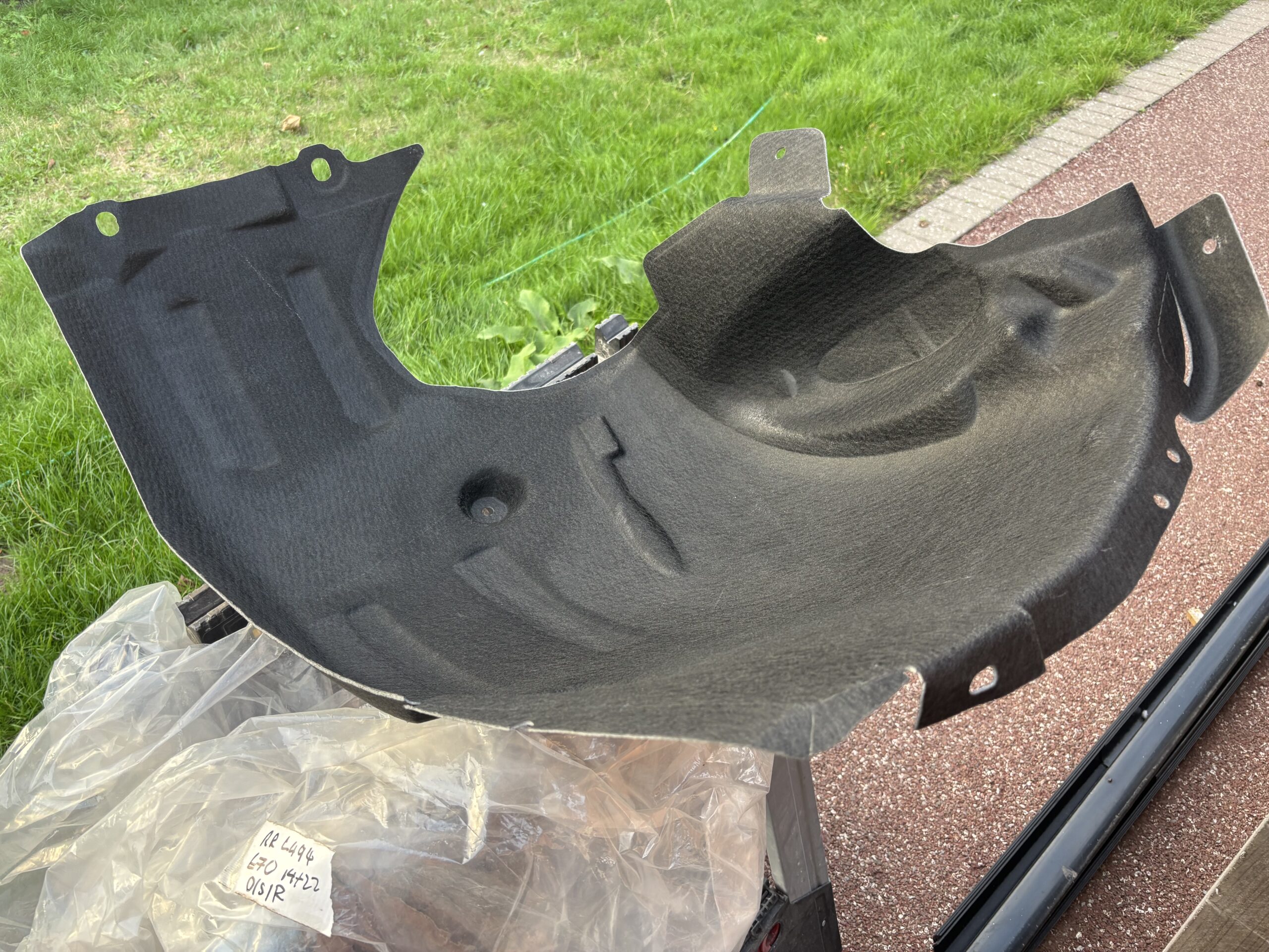 Range Rover Sport L494 Wheel Arch Liner Rear Right P.n LR177927 - Image 2