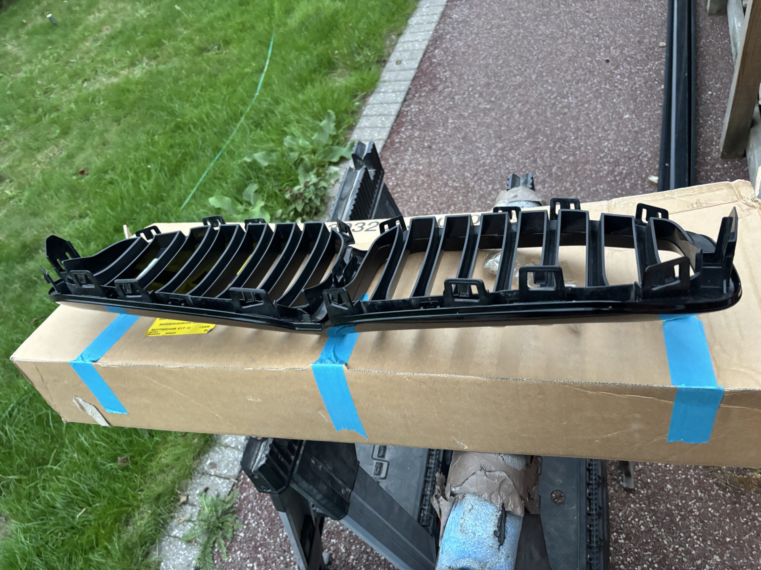 Bmw 1 Series F40 Front Grill M Sport P.n 51135A39370 - Image 2