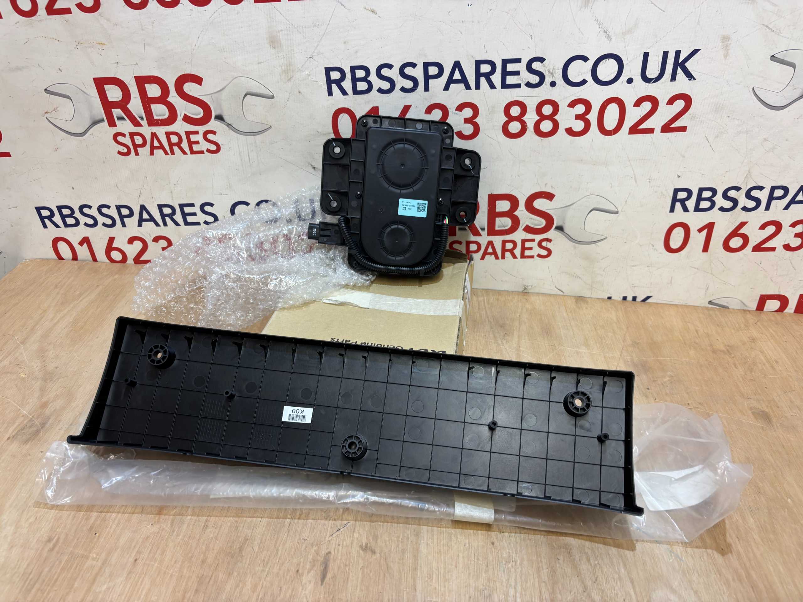 Kia Niro Engine Sound Control Unit+ Number Plate Holder 22-On - Image 3