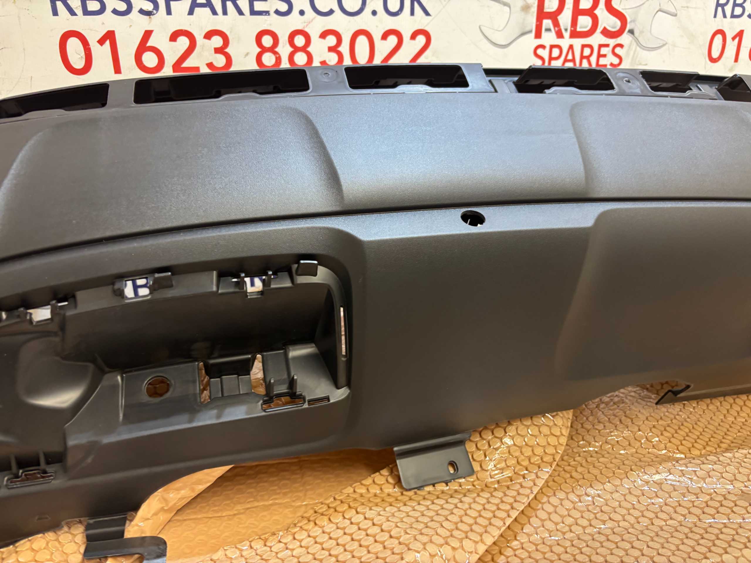 Peugeot 3008 GT Line Rear Bumper 17-21 P.n 9811865077 - Image 4