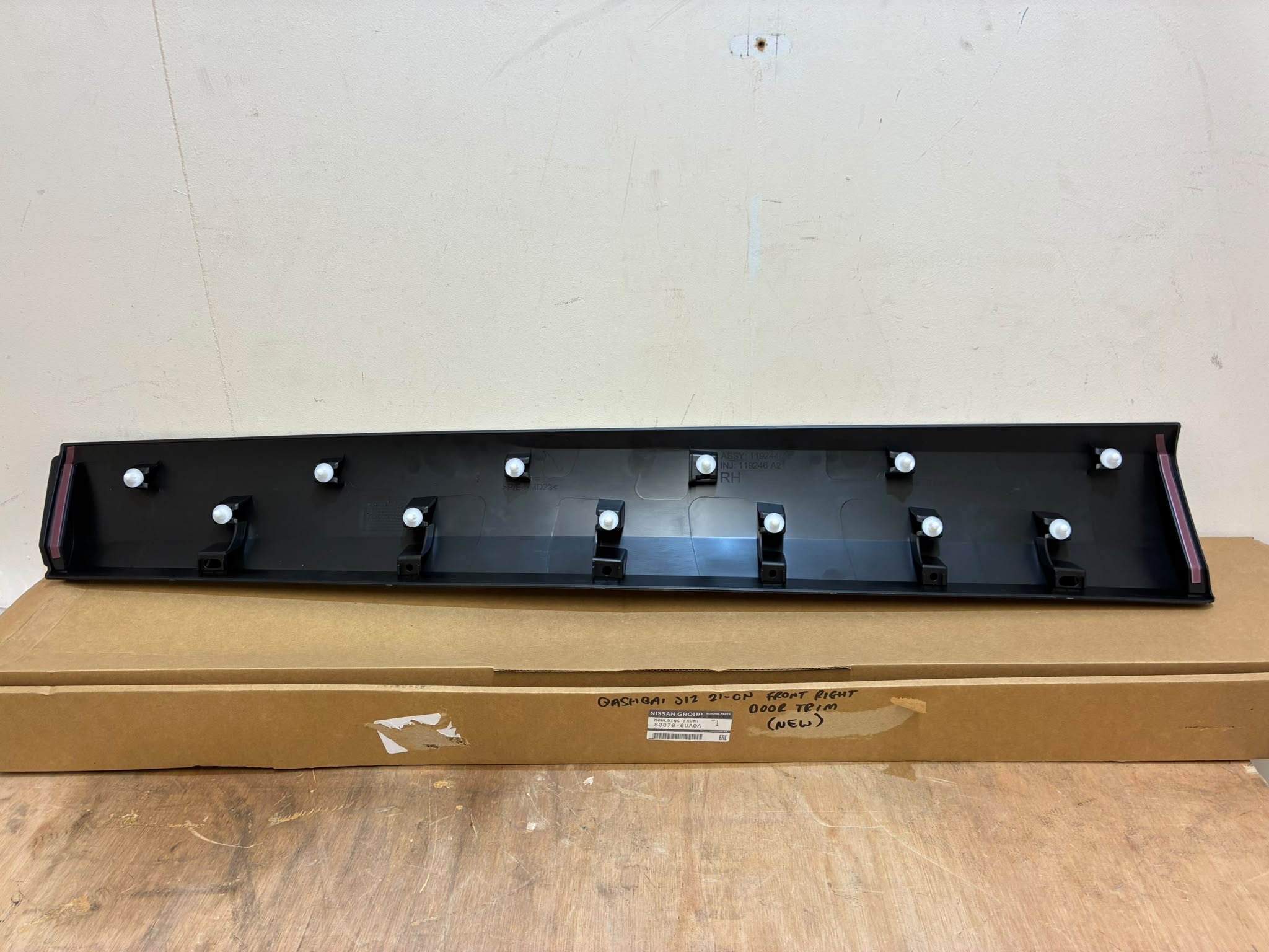Nissan Qashqai J12 Door Trim Front Right P.n 80870-6UA0A - Image 2