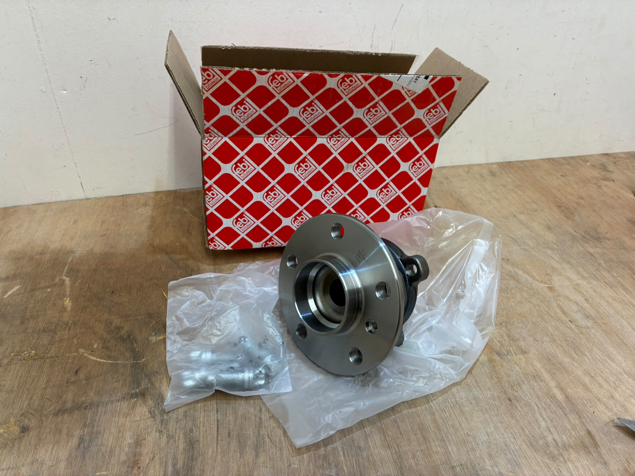 Bmw 1/2 Series X1/X2 Rear Wheel Bearing Kit P.n 180700 (Non Gen)