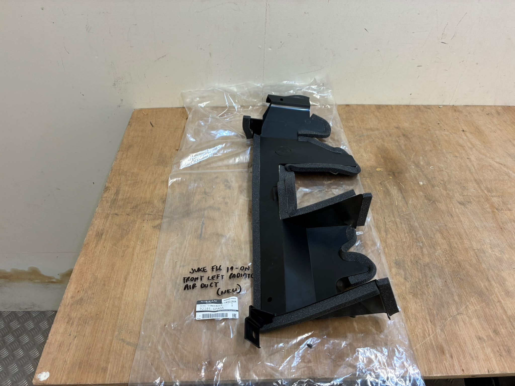 Nissan Juke F16 Radiator Air Duct Left P.n 92185-6PA0A - Image 2