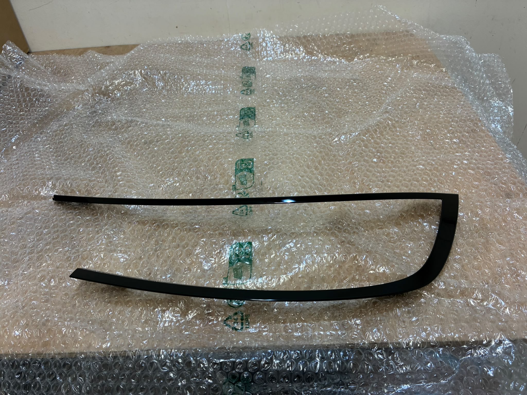 Vauxhall Mokka B Headlight Trim Left 21-On P.n 98351552XK