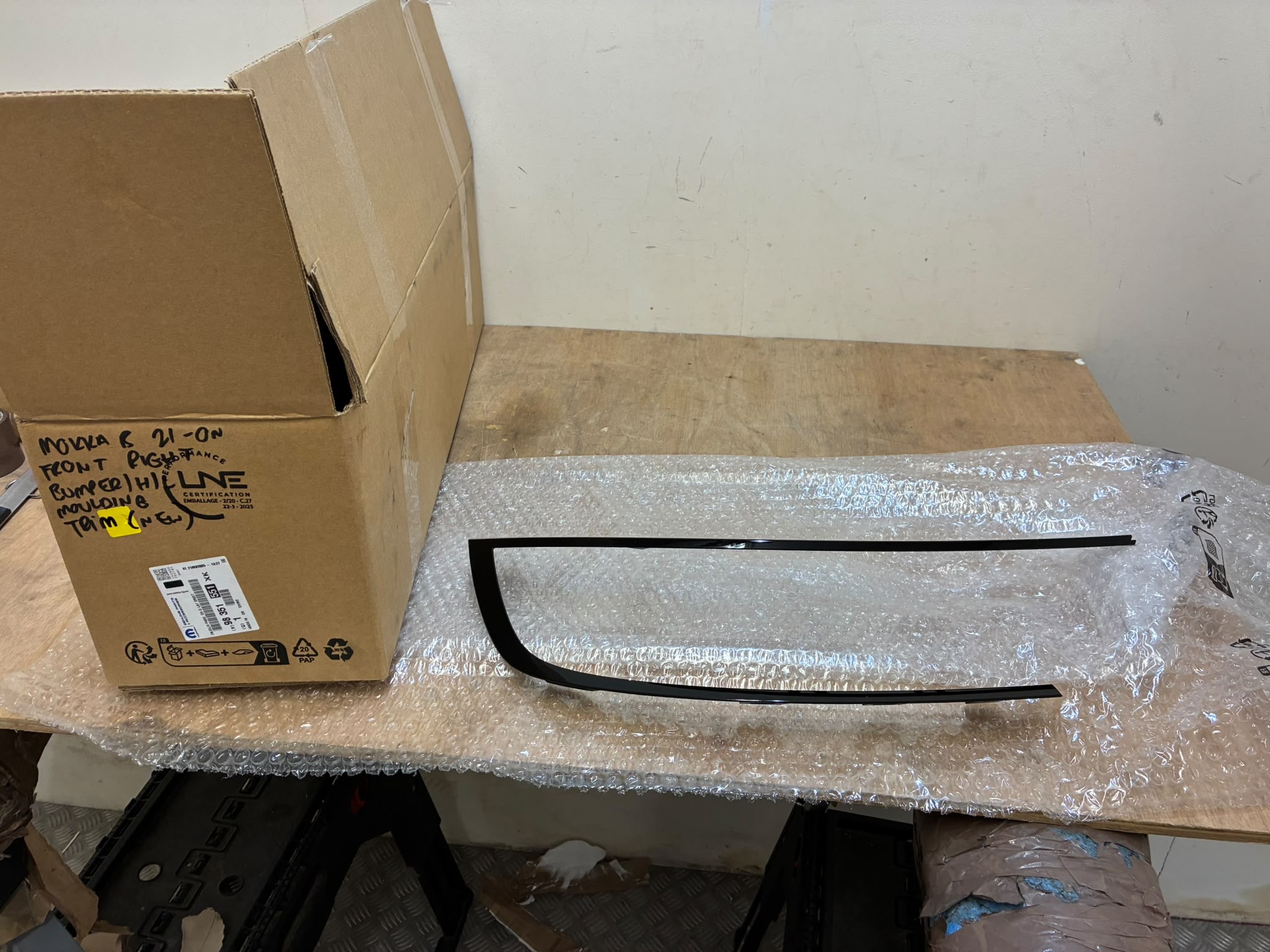 Vauxhall Mokka B Headlight Trim Right 21-On P.n 98351551XK - Image 2