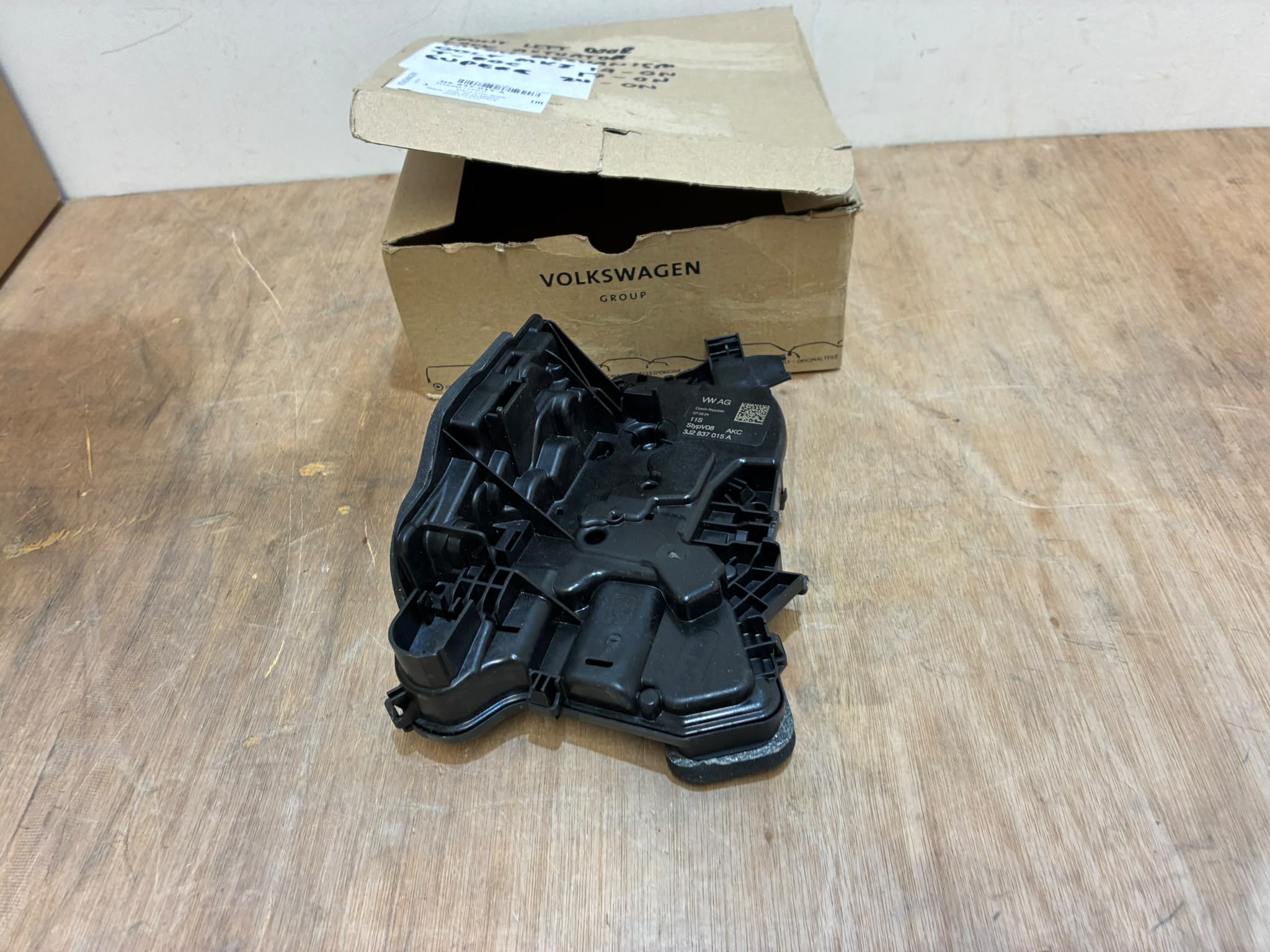 Vw Golf/T Roc/Skoda Suberb Door Lock Mechanism Front Left P.n 3J2837015A - Image 2