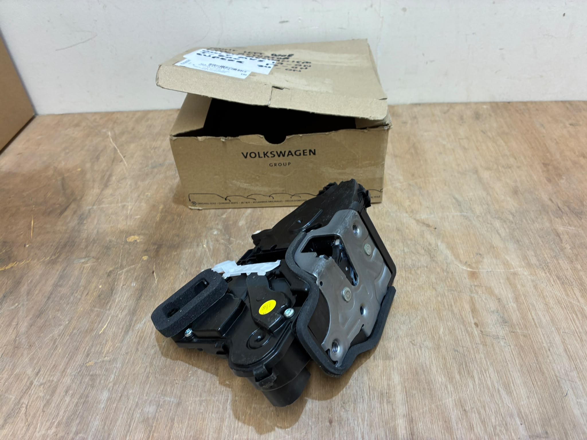 Vw Golf/T Roc/Skoda Suberb Door Lock Mechanism Front Left P.n 3J2837015A