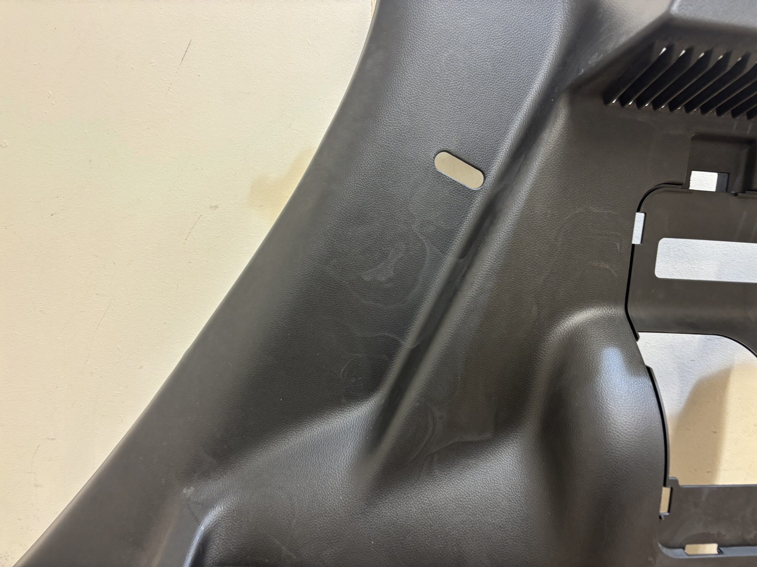 Suzuki Swift Tailgate Interior Trim P.n 76270-52R00 - Image 4