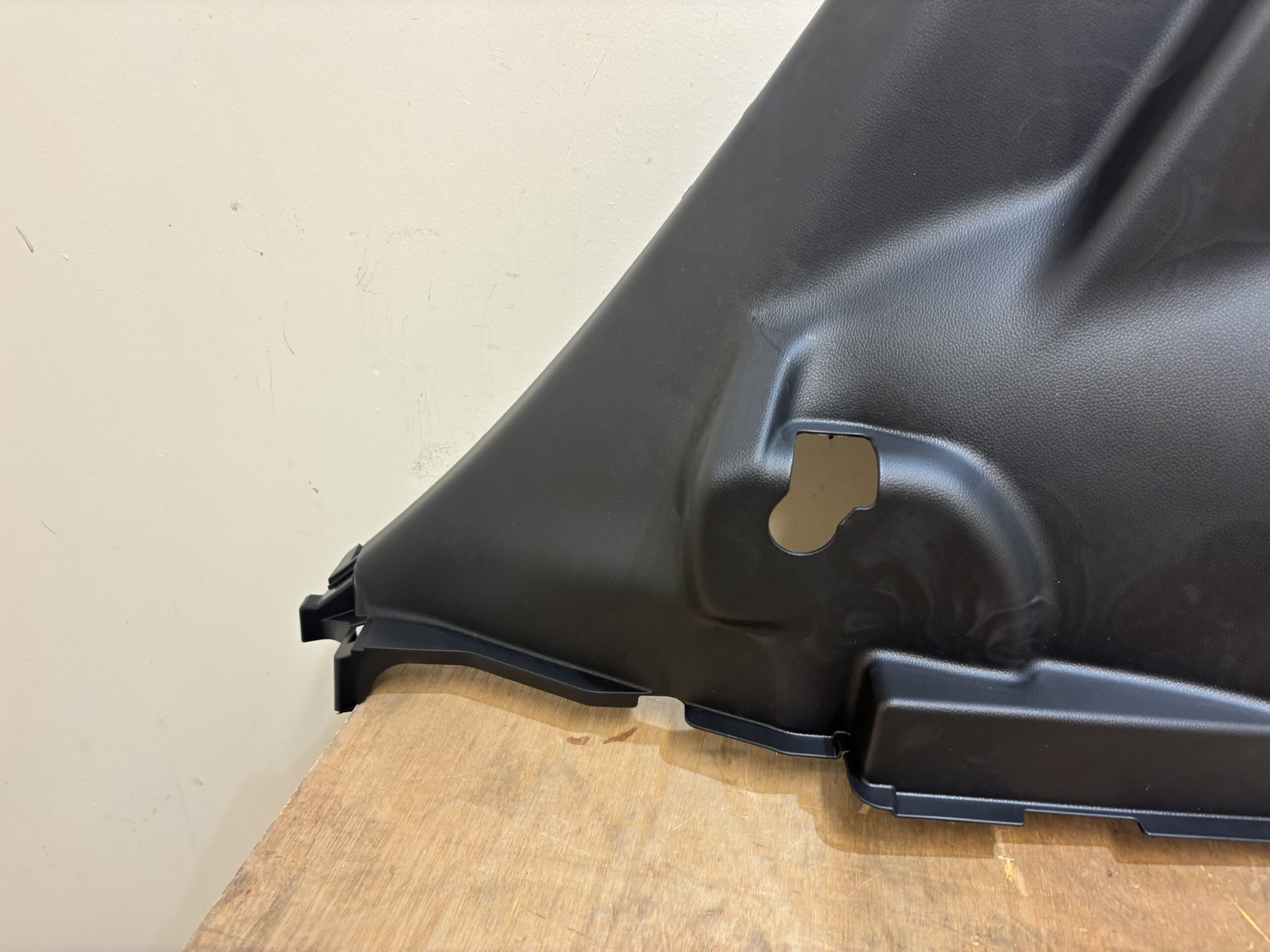 Suzuki Swift Tailgate Interior Trim P.n 76270-52R00 - Image 5