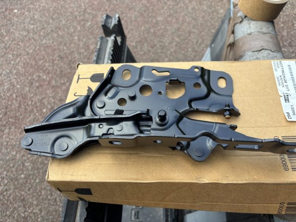 BMW 5 Series Bonnet Hinge G30/31 Right P.n 41007427052