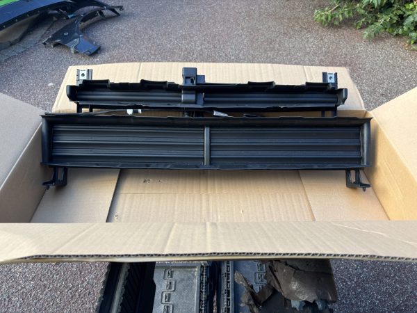 Mini F54 F55 F56 Front Air Duct Grill P.n 51117339096
