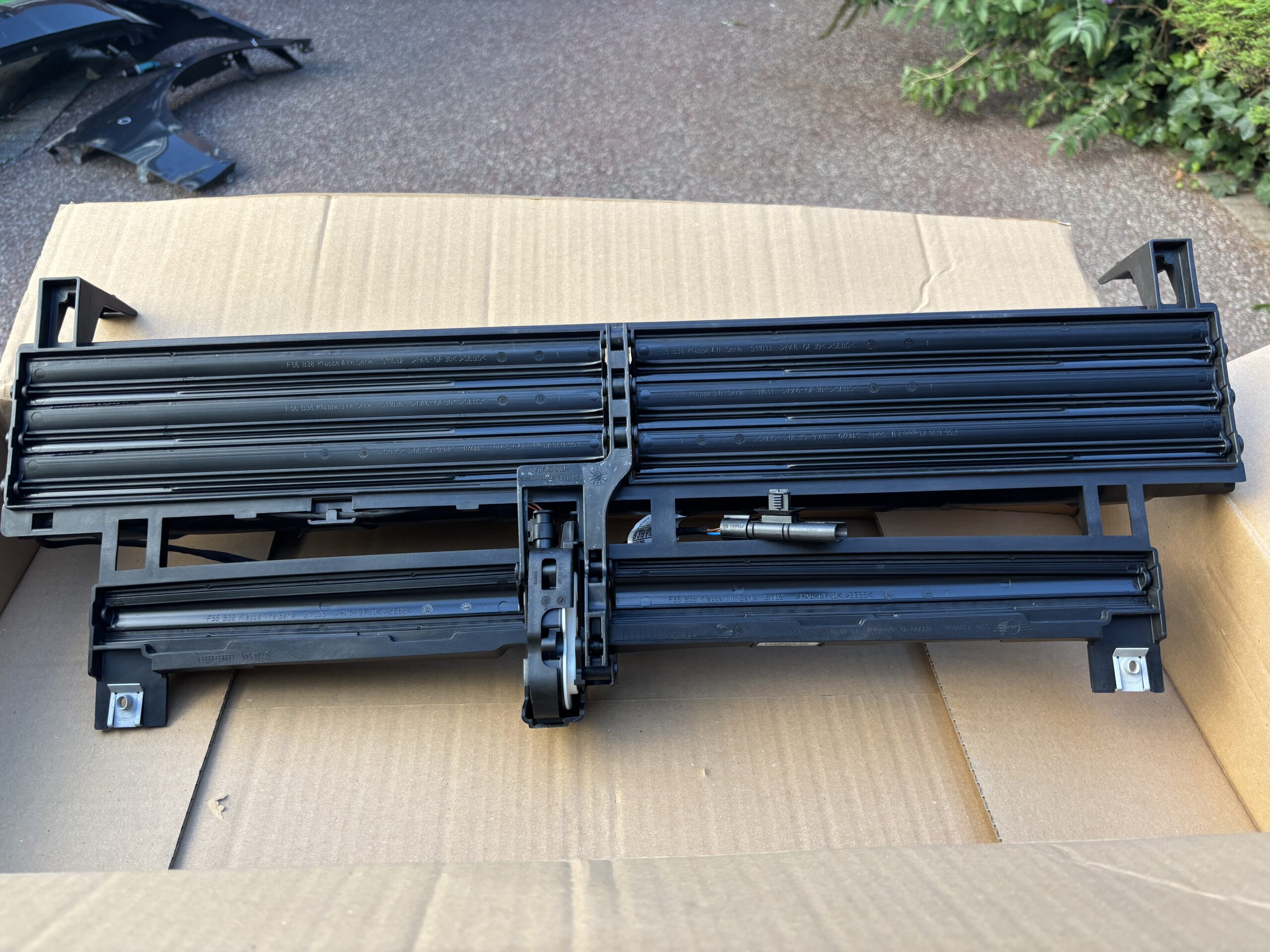Mini F54 F55 F56 Front Air Duct Grill P.n 51117339096 - Image 2