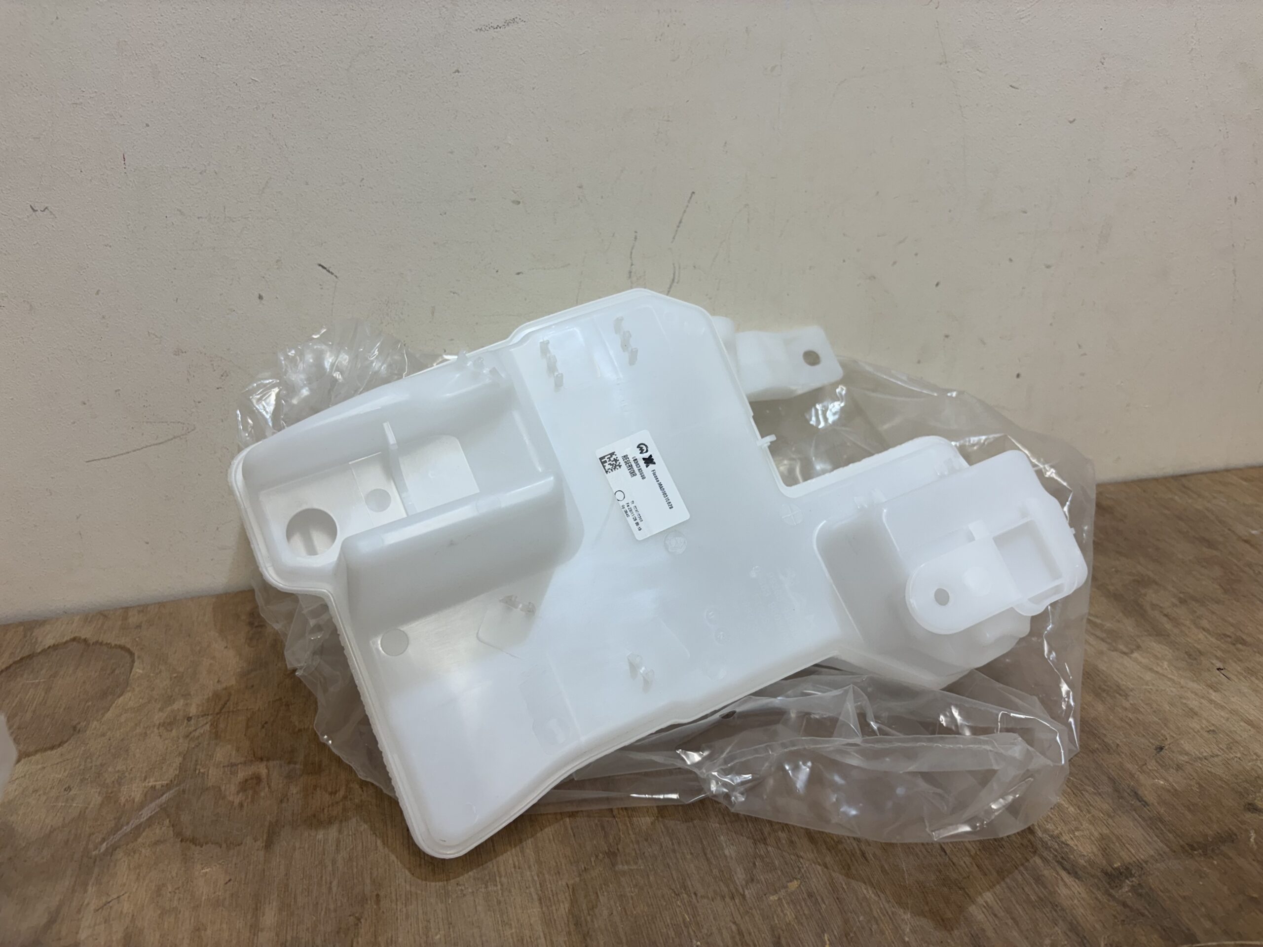 Peugeot 2008/ Corsa F Washer Bottle 19-On P.n 9836393680