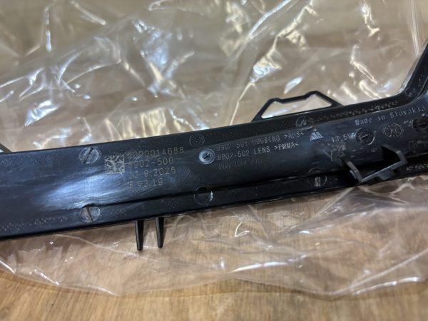 Jeep Avenger / Vauxhall Mokka Mirror Indicator P.n 9835015980 - Image 2