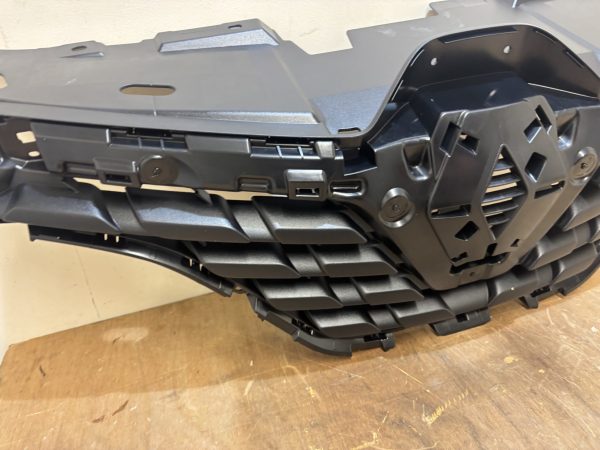 Renault Kadjar Front Grill Backing 15-18 P.n 623106152R - Image 3