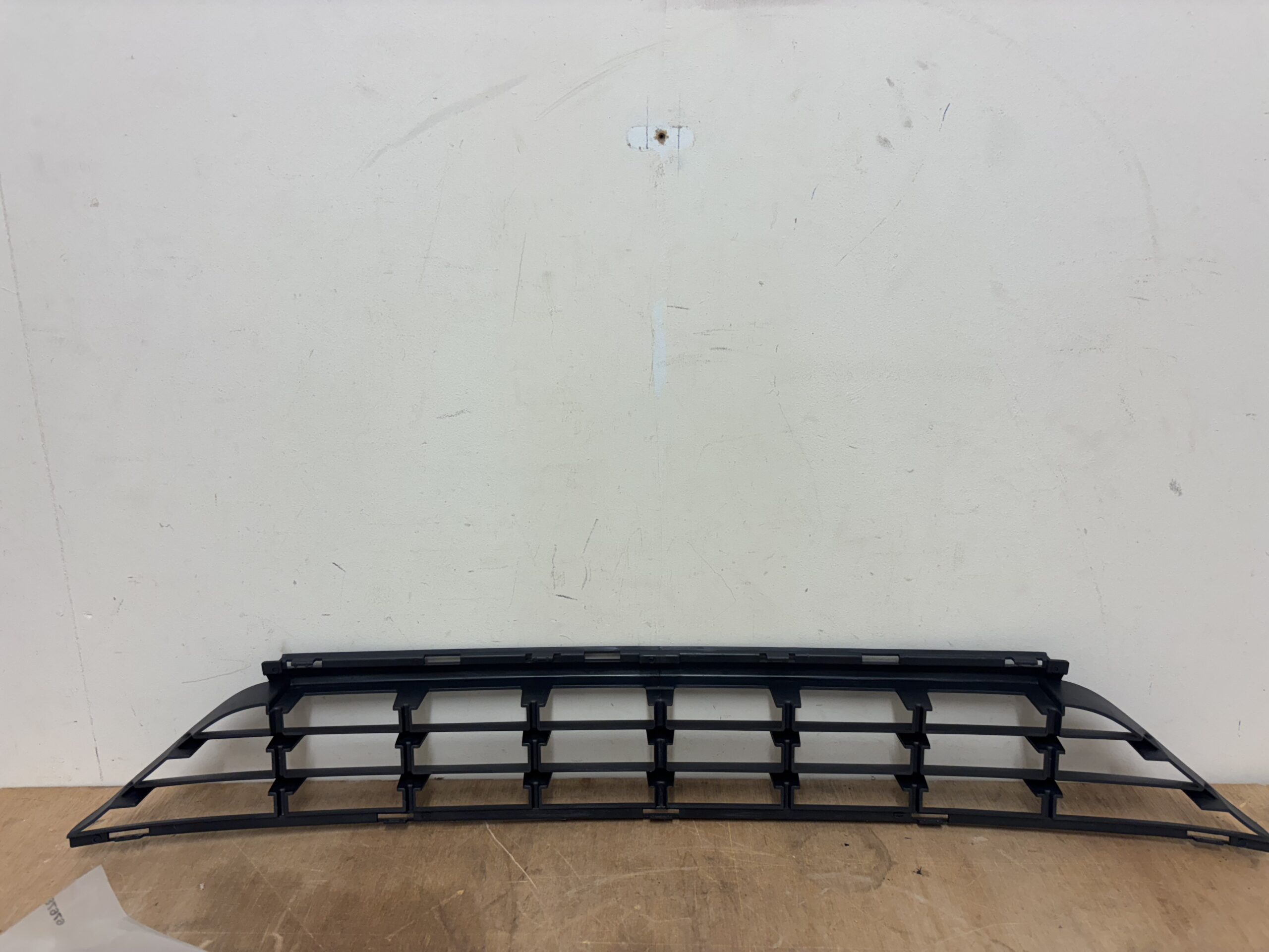 Volvo XC60 Front Lower Grill 14-17 P.n 31323775 - Image 2
